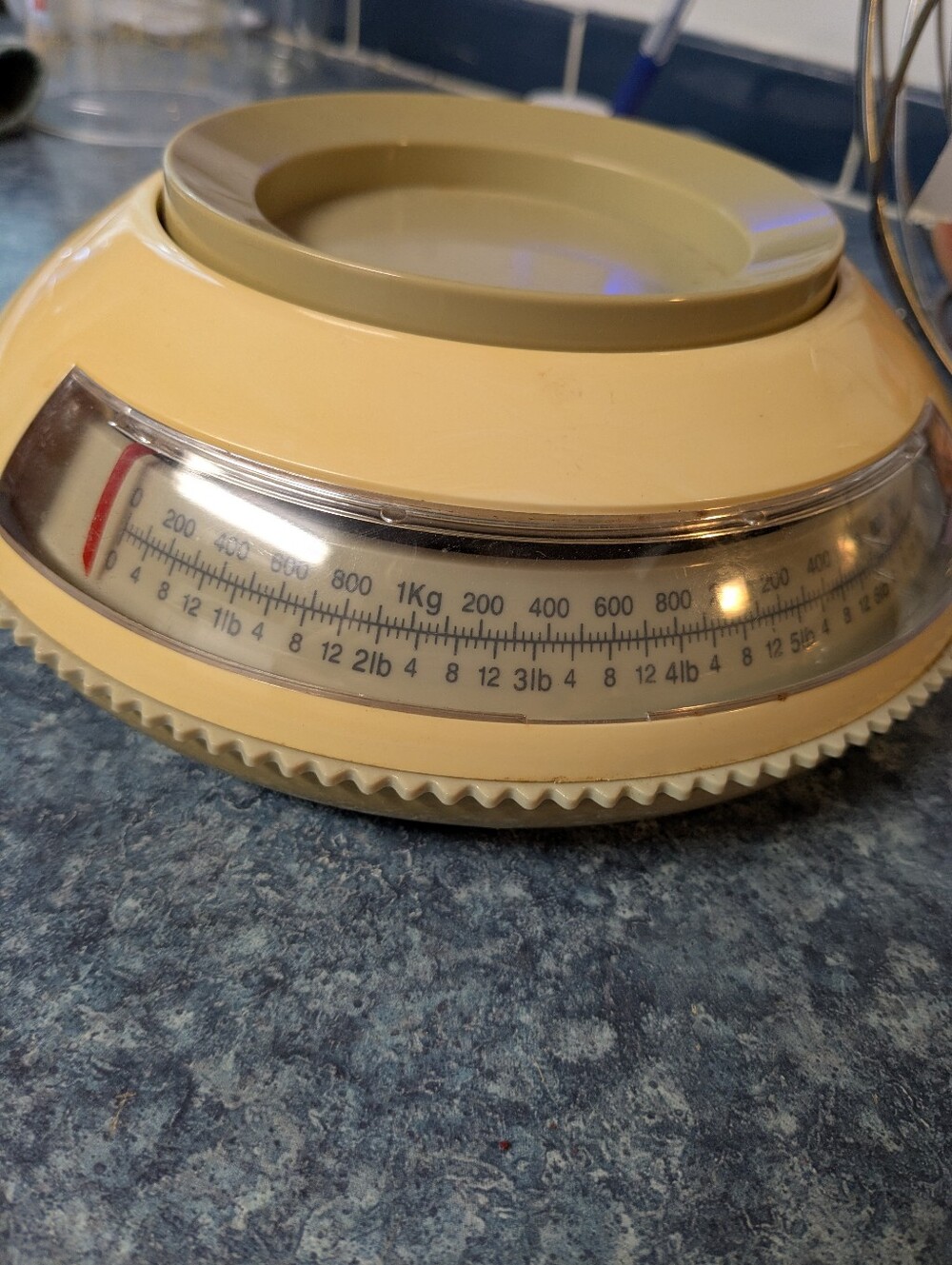 Vintage atomic Look Kitchen Mechanical Food Scale in Cream